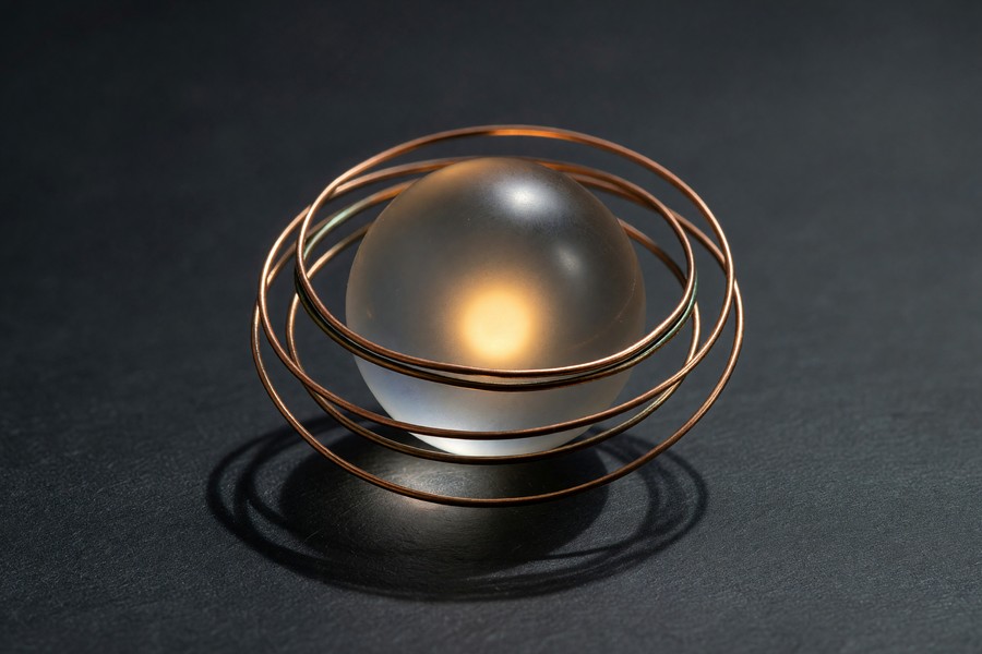 Diagram illustrating how Tor routes anonymous messages through multiple encrypted relay nodes