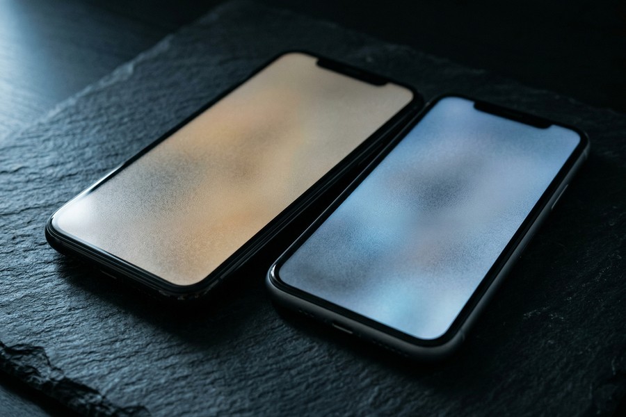 Side-by-side view of secret chat privacy settings on Android and iOS devices