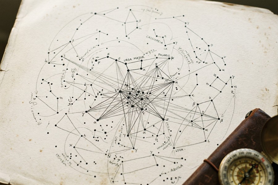 Side-by-side screenshots of Notion workspace and Obsidian graph view on a laptop screen