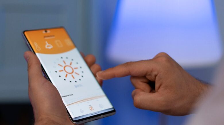 AIO Versus: Signal vs Threema — Which Anonymous Messaging App Is Actually Safer in 2025?