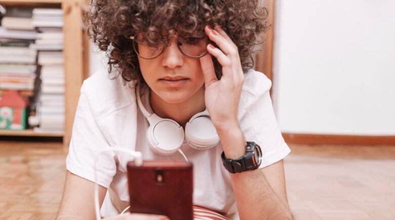 AIO Data Study: How 12,800 Users in California Use Phone Hacks to Reduce Anxiety