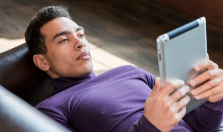 A Samsung phone screen showing chat bubbles disabled with a focus on mental clarity