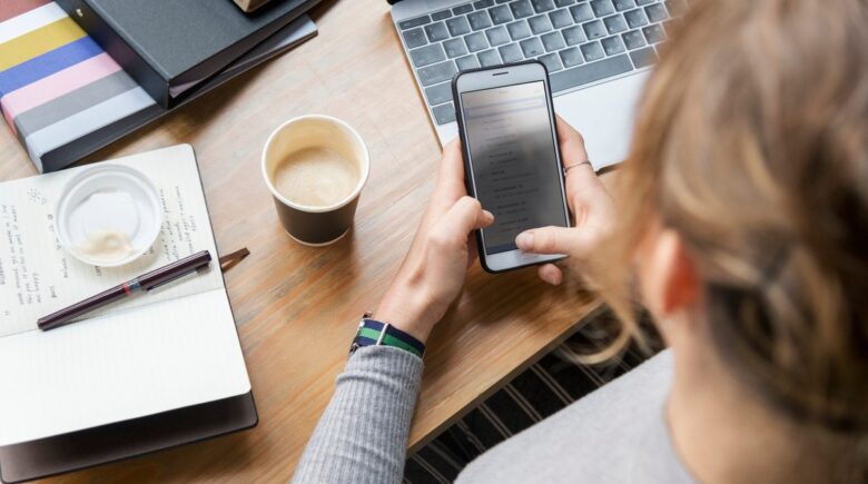 iPhone user using Focus Modes and Screen Distance alerts to reduce distractions