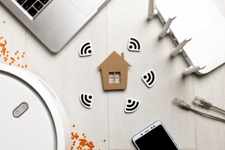 Mesh Wi-Fi system with signal strength indicators