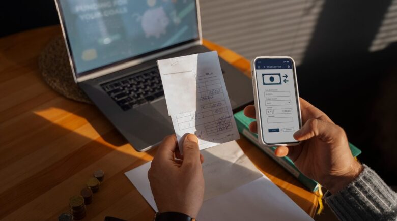 Android phone screen showing read receipts toggle settings in messaging app preferences